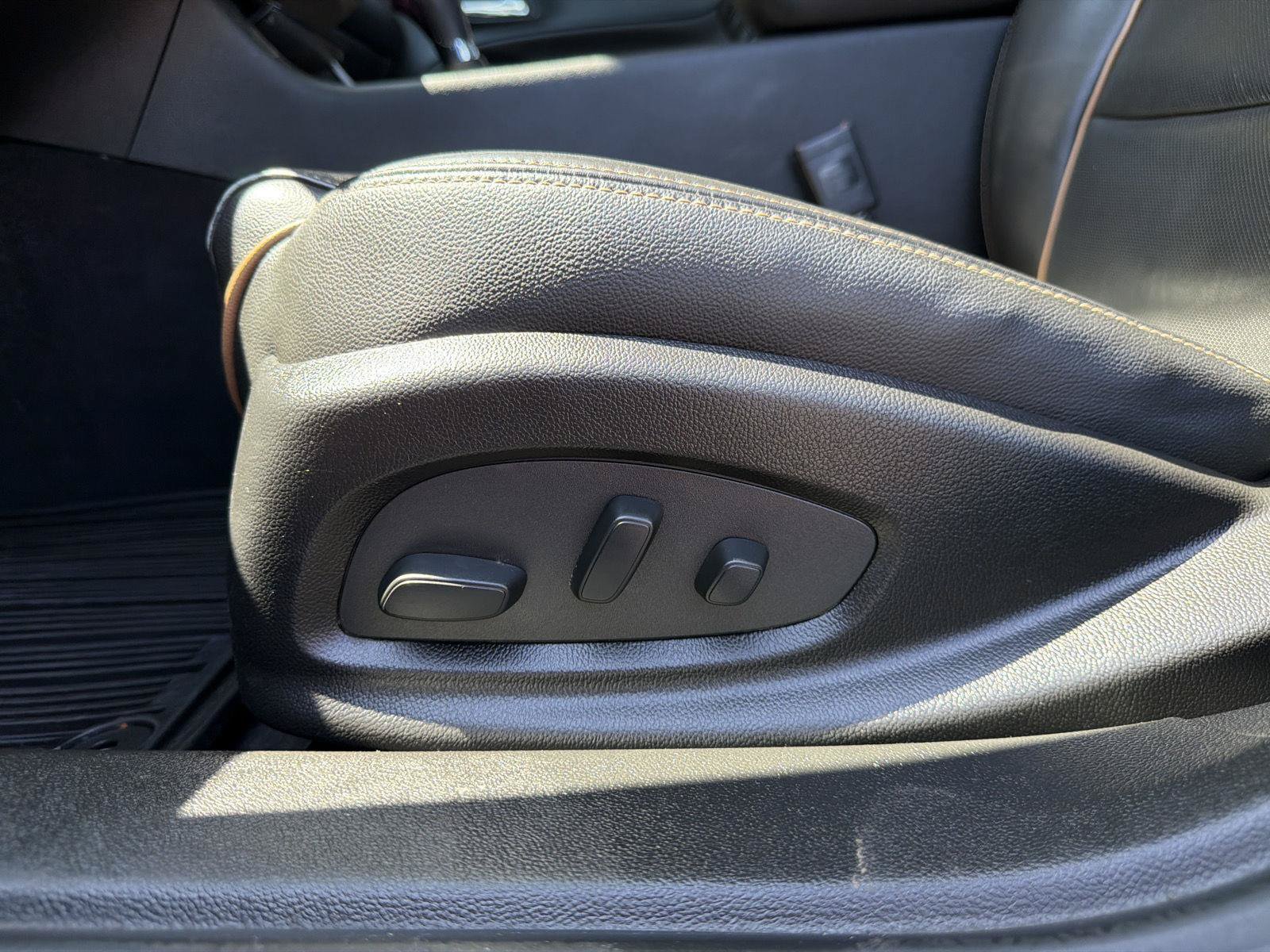 Used 2018 Chevrolet Impala Premier w/ Premier Confidence Package FWD image 16