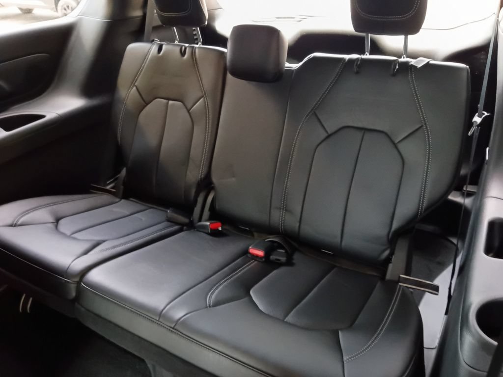 New 2027 Chrysler Pacifica Select FWD image 5