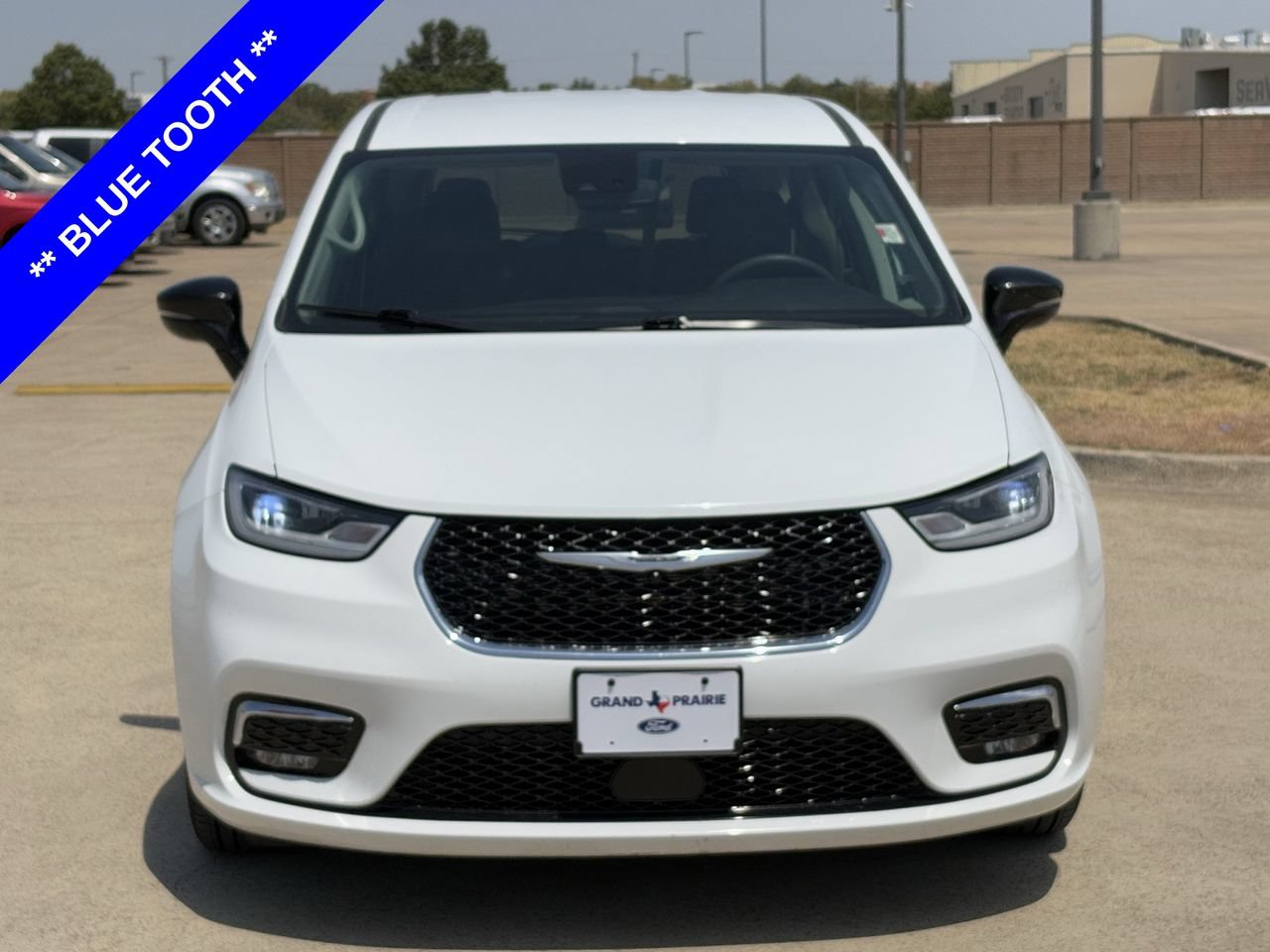 Used 2024 Chrysler Pacifica Touring-L FWD image 8