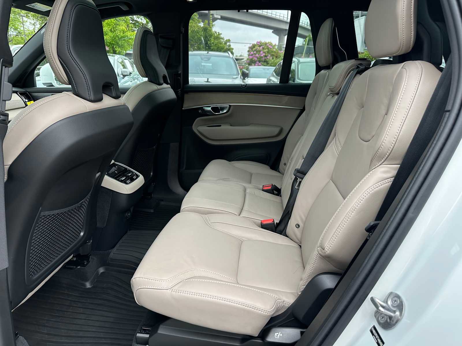 Used 2026 Volvo XC90 B6 Ultra w/ Protection Package AWD/4WD image 15