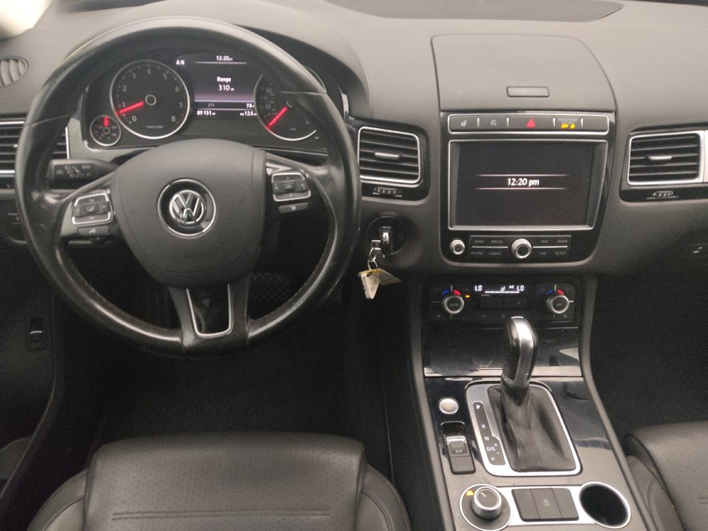 Used 2016 Volkswagen Touareg Sport image 22