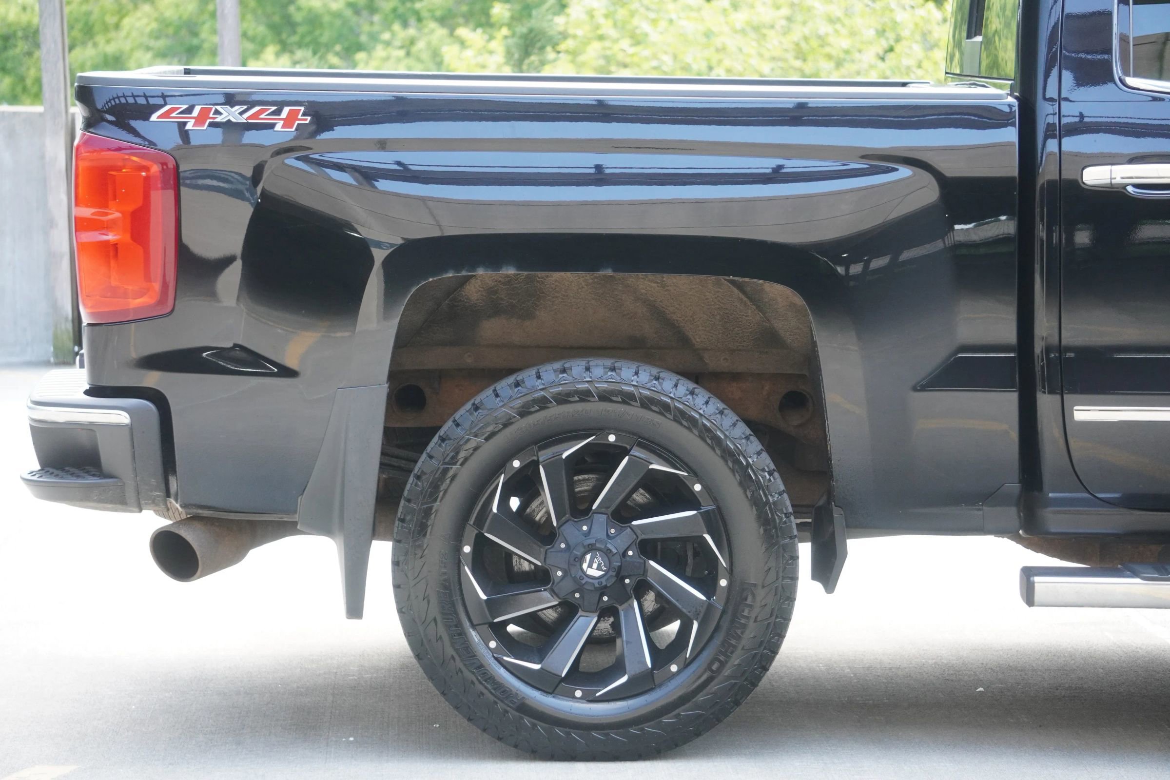 Used 2017 Chevrolet Silverado 1500 LTZ w/ Sport Package AWD/4WD image 23