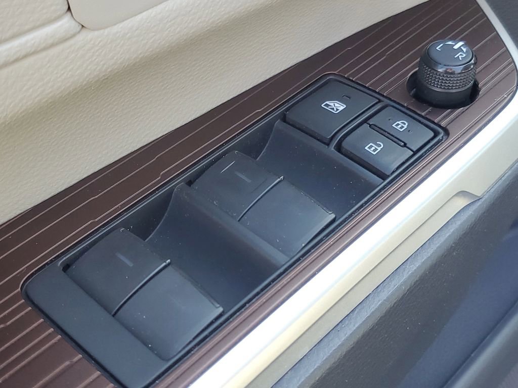 Used 2023 Toyota Sienna LE image 9