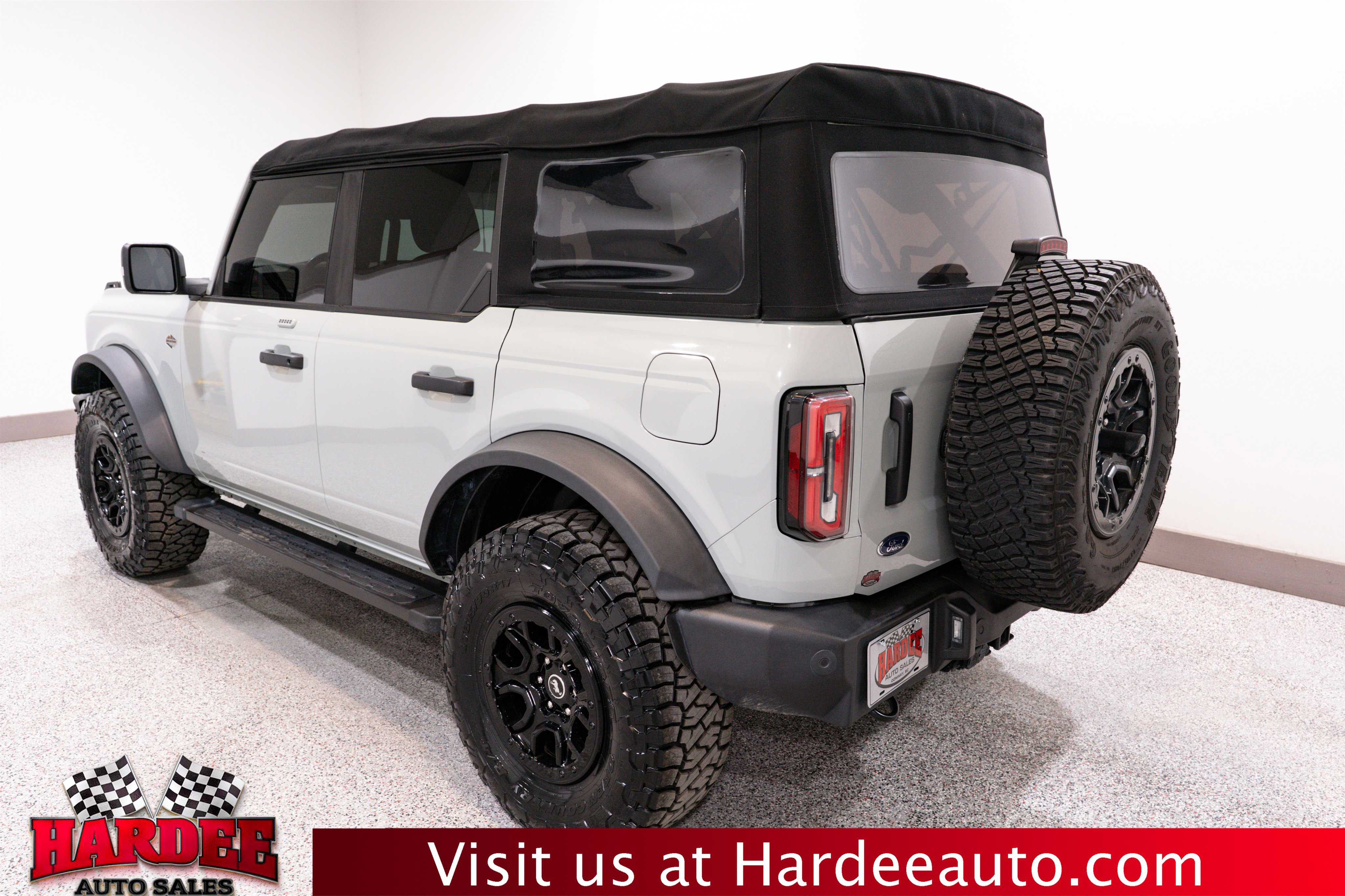 Used 2023 Ford Bronco Wildtrak image 3