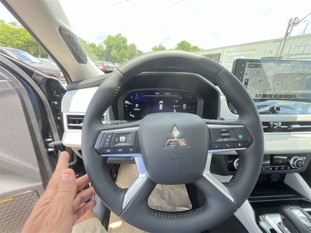 New 2025 Mitsubishi Outlander SE image 14