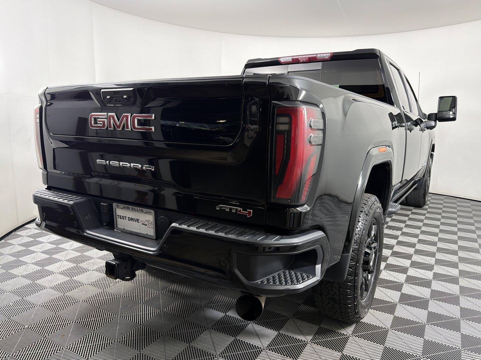 Used 2024 GMC Sierra 2500 AT4 w/ AT4 Premium Plus Package AWD/4WD image 6