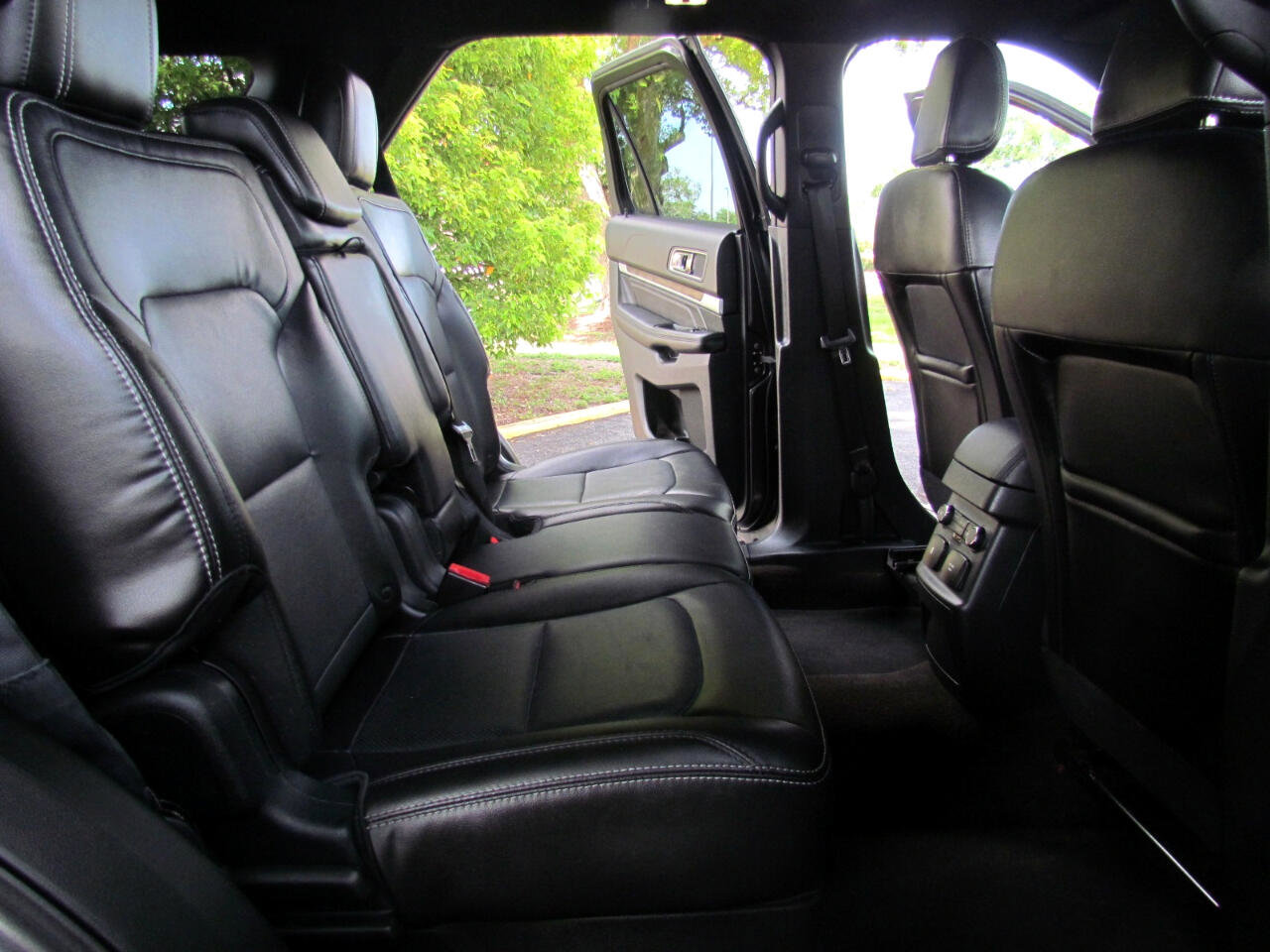 Used 2018 Ford Explorer Limited w/ Equipment Group 301A image 23