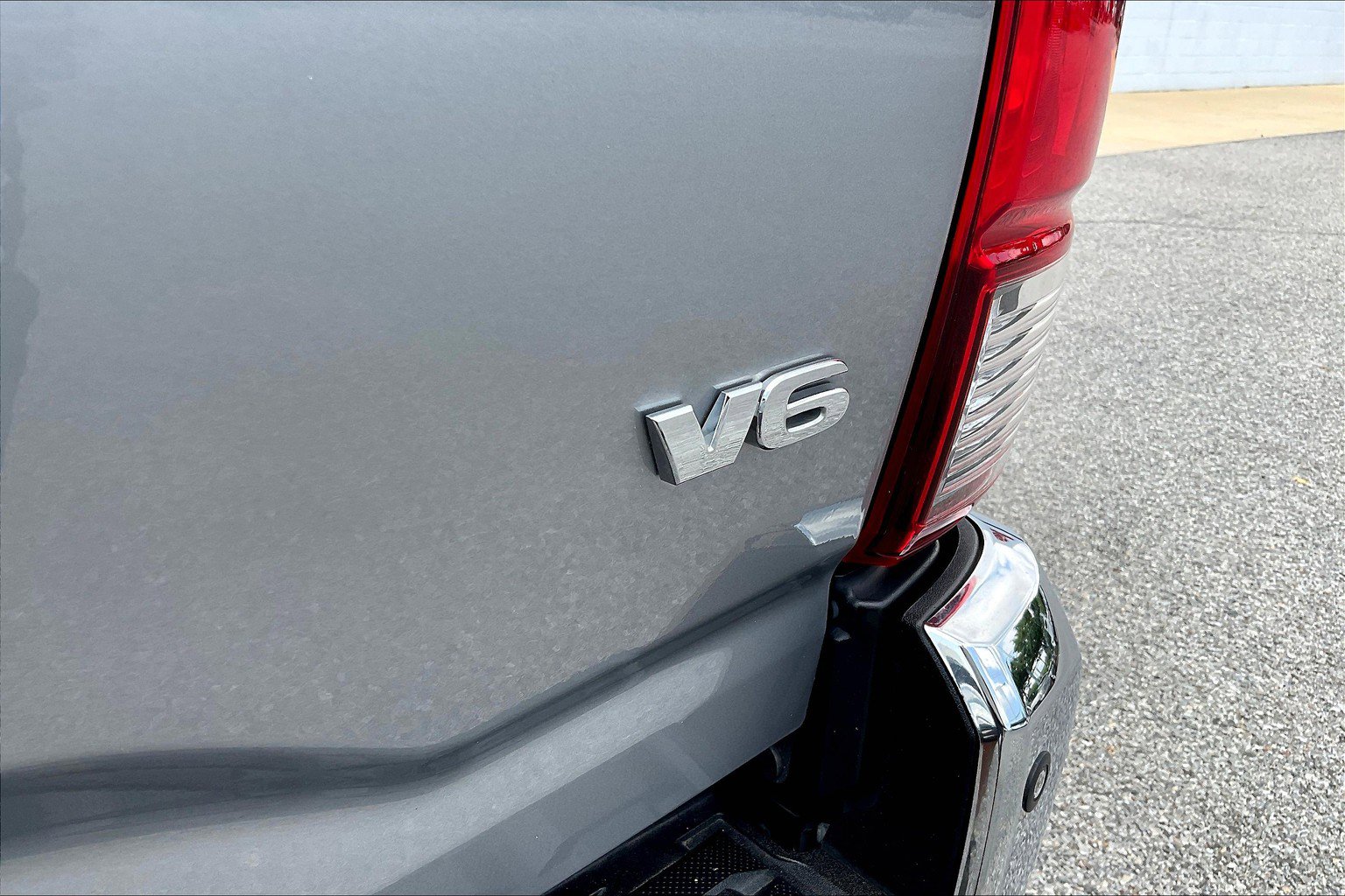 Used 2018 Toyota Tacoma SR5 RWD image 8