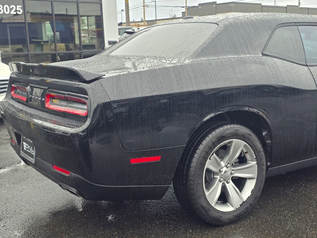 Used 2019 Dodge Challenger SXT image 6