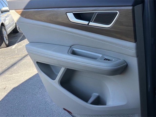 Used 2024 Volkswagen Atlas SE image 18