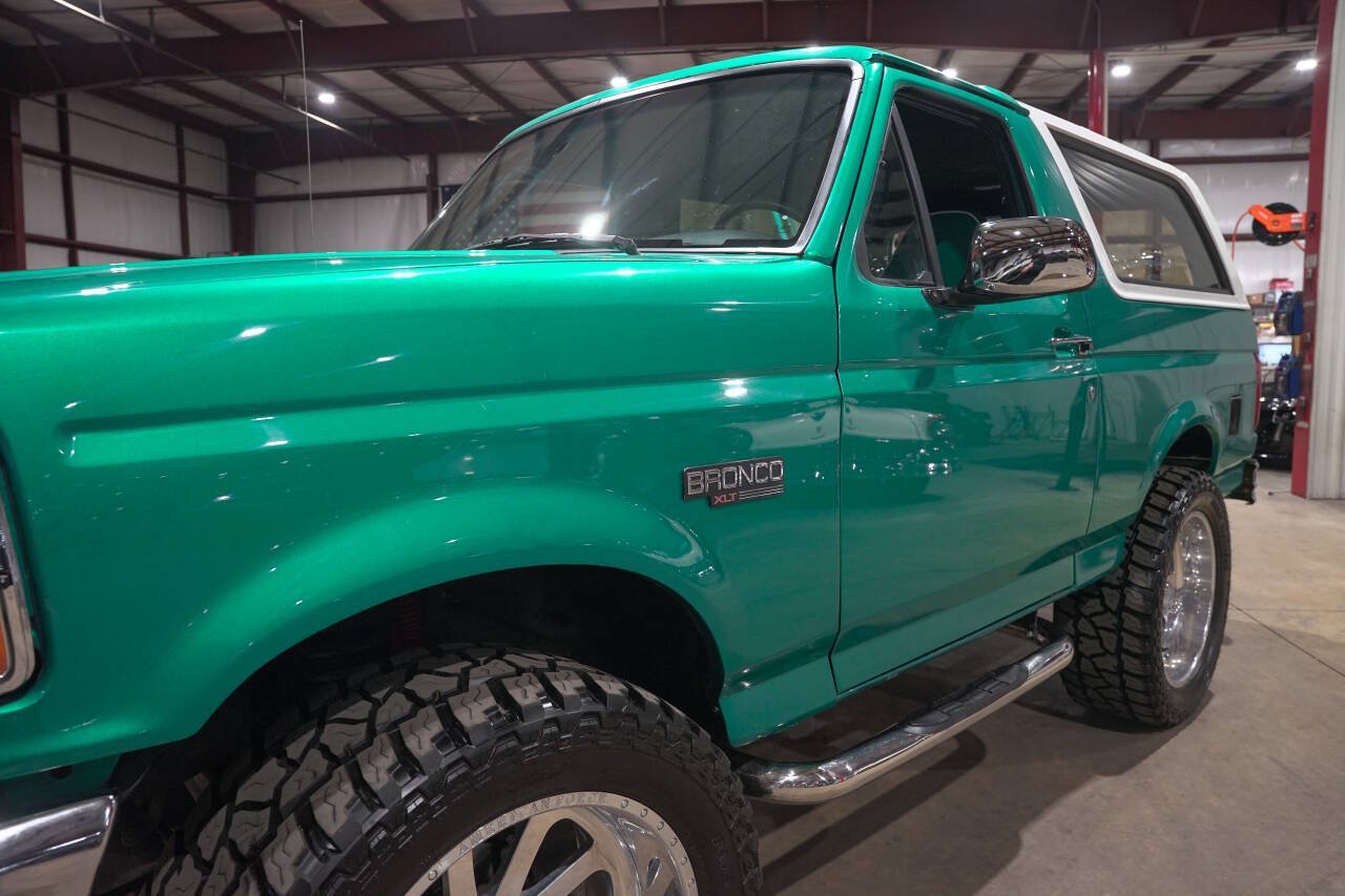Used 1995 Ford Bronco XLT AWD/4WD image 29