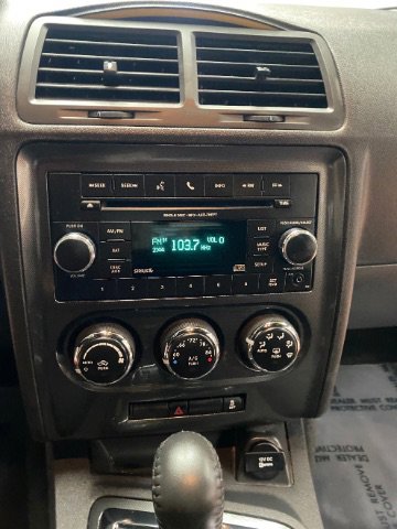 Used 2014 Dodge Challenger SXT image 14