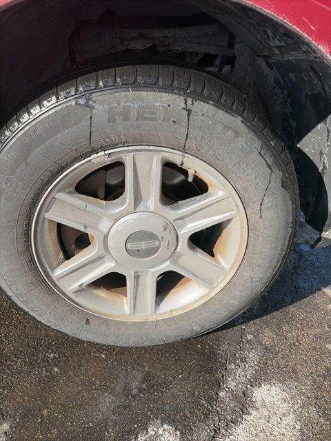 Used 2004 Lincoln Aviator AWD image 8