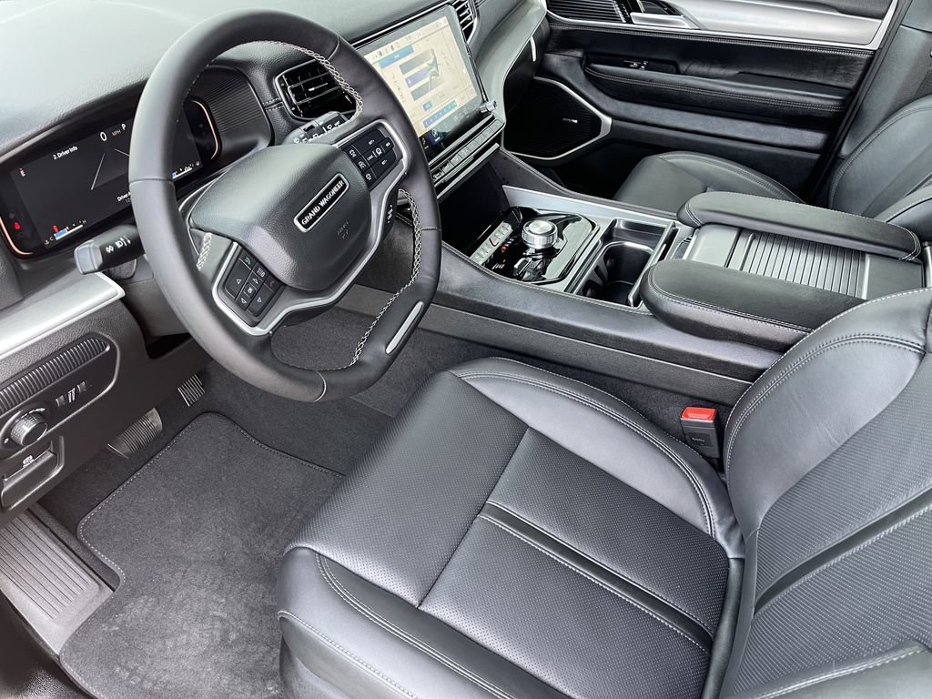 New 2026 Jeep Grand Wagoneer Limited w/ 8-Passenger Seating Package AWD/4WD image 13