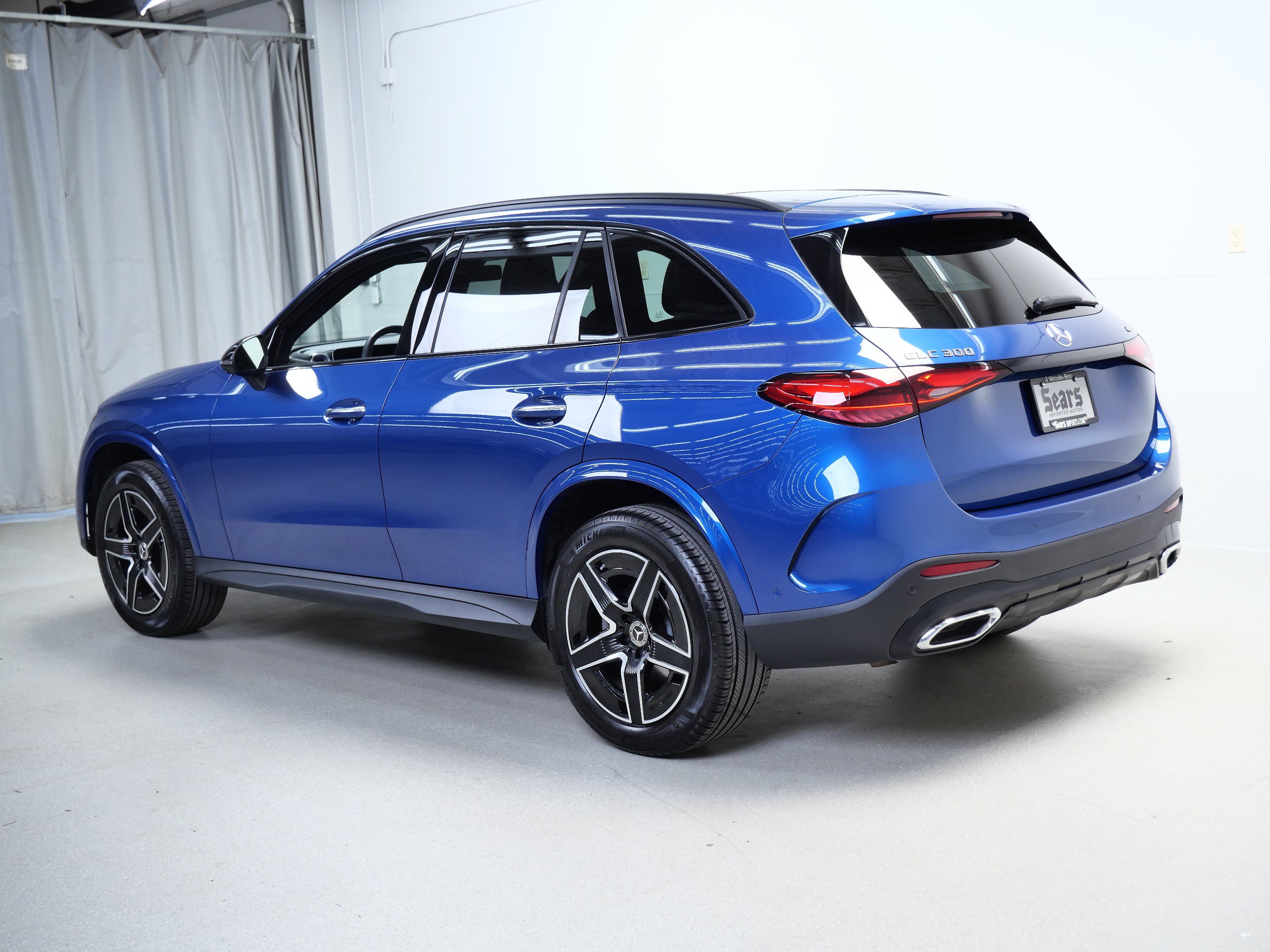 Used 2025 Mercedes-Benz GLC 300 4MATIC image 11