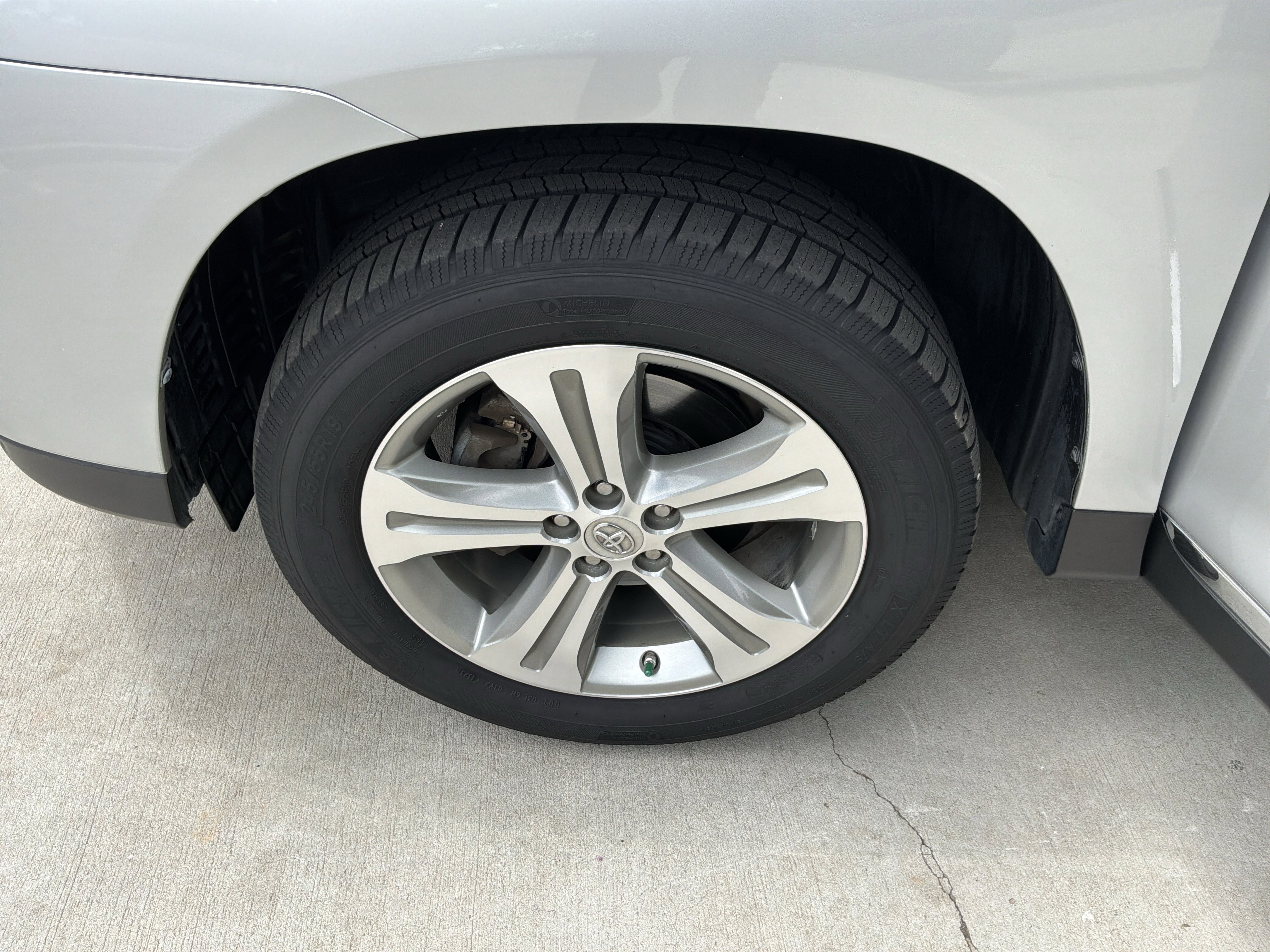 Used 2011 Toyota Highlander Limited w/ Tow Pkg AWD/4WD image 13