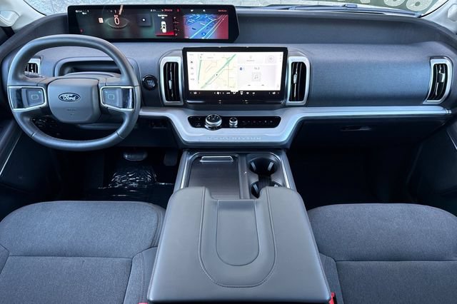 Used 2025 Ford Expedition Active AWD/4WD image 15