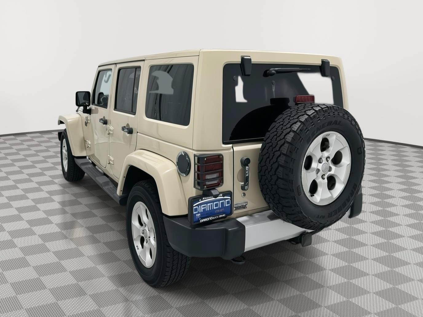 Used 2011 Jeep Wrangler Unlimited Sahara w/ Connectivity Group AWD/4WD image 3