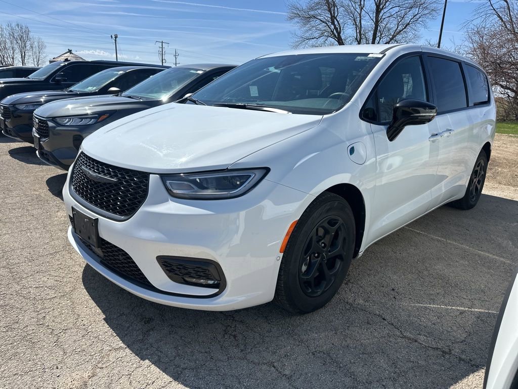 Used 2024 Chrysler Pacifica Select image 14