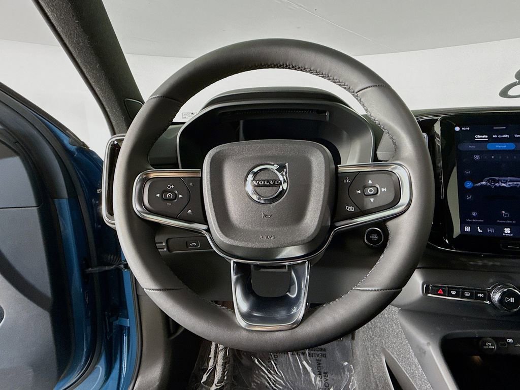 Used 2023 Volvo XC40 B5 Ultimate w/ Protection Package Premier image 11