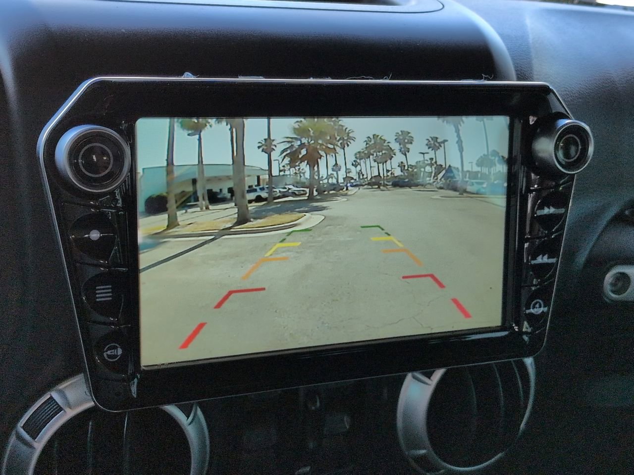 Used 2016 Jeep Wrangler Unlimited Sahara w/ Connectivity Group AWD/4WD image 18