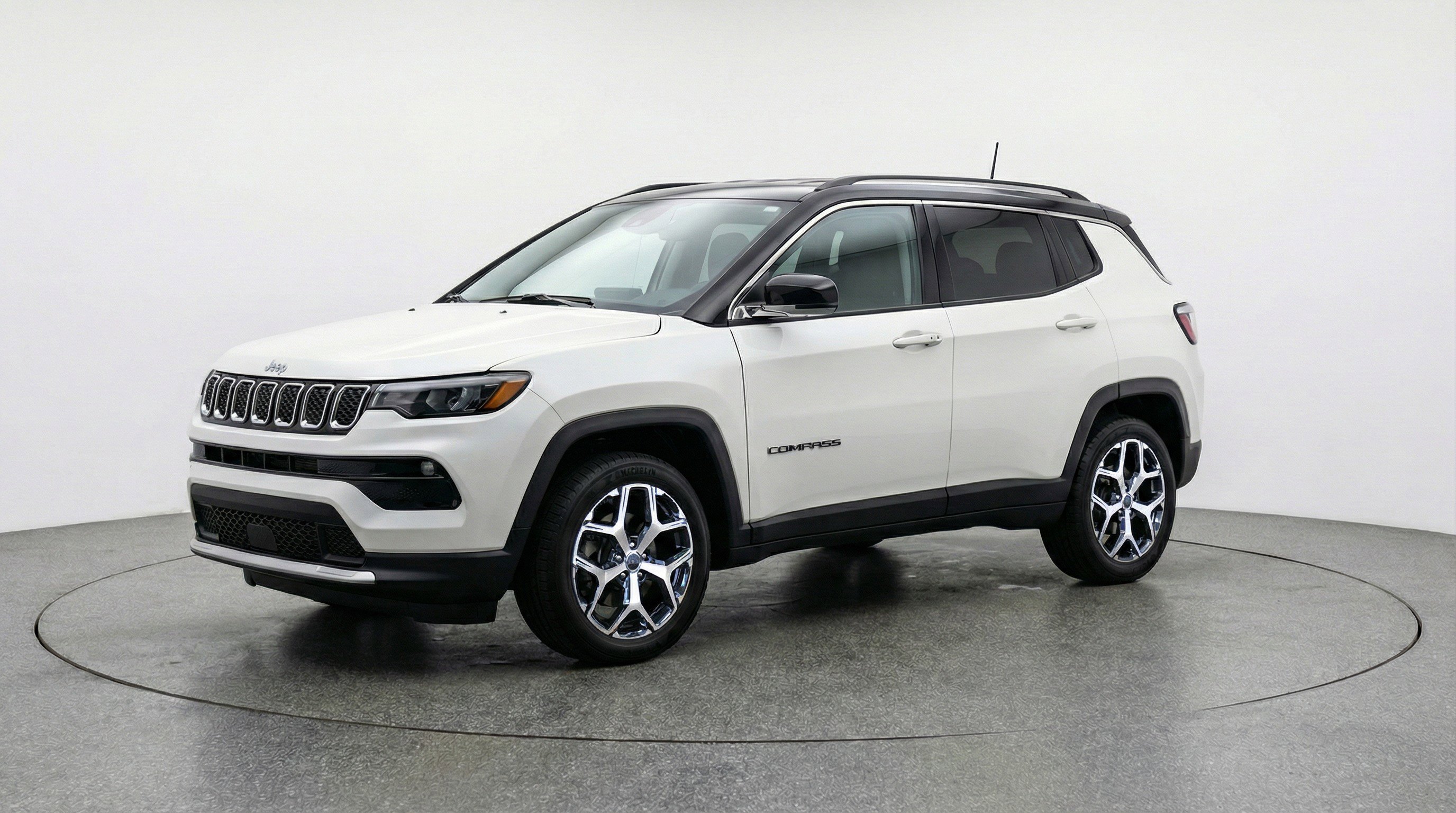 Used 2025 Jeep Compass Limited image 3