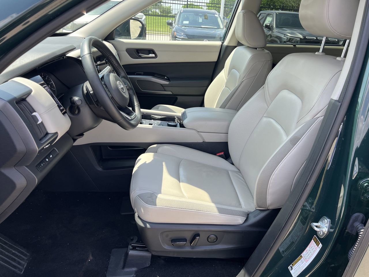 Certified 2024 Nissan Pathfinder SL w/ Black Appearance Package image 9