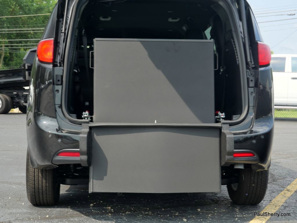 New 2025 Chrysler Voyager LX image 29