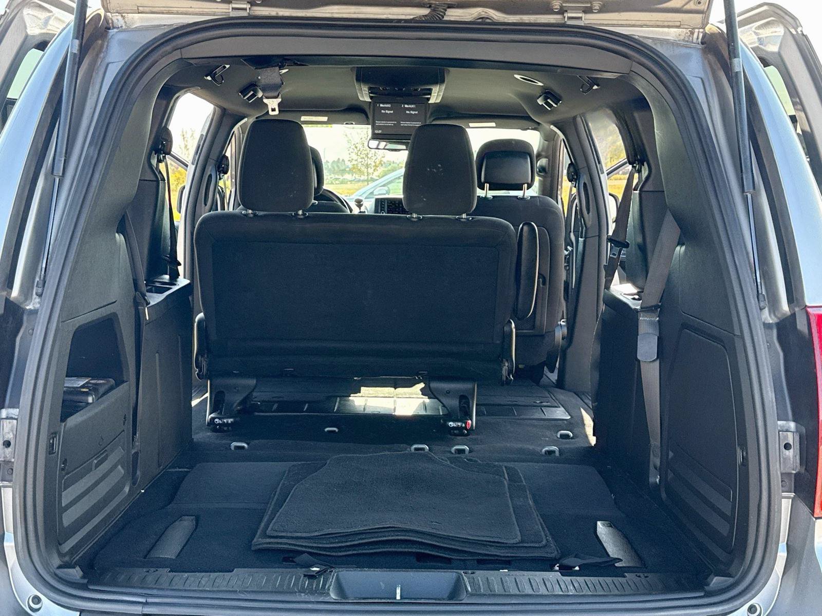 Used 2018 Dodge Grand Caravan SE FWD image 22