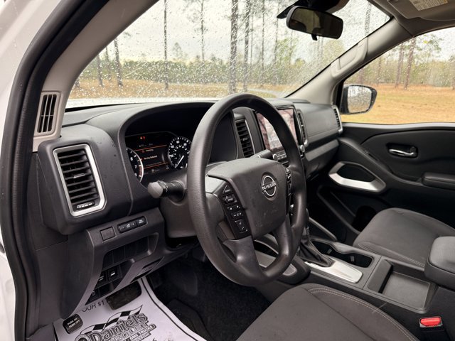 Used 2023 Nissan Frontier SV image 14