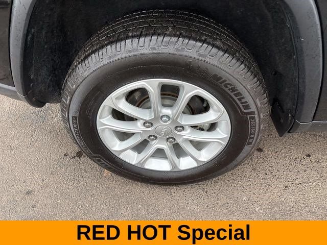 Used 2022 Jeep Grand Cherokee Laredo E w/ Security & Convenience Group AWD/4WD image 43