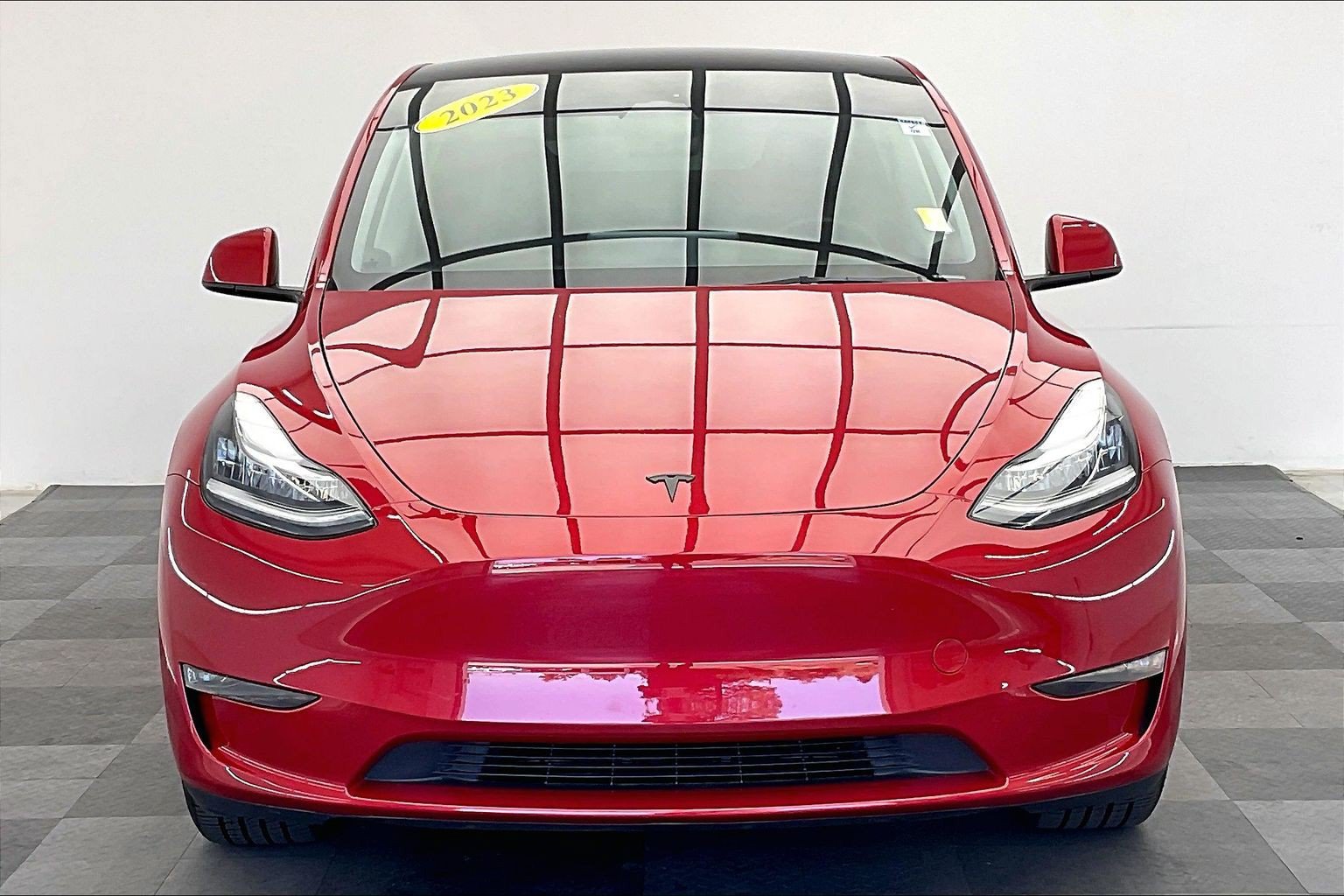 Used 2023 Tesla Model Y Long Range AWD/4WD image 2