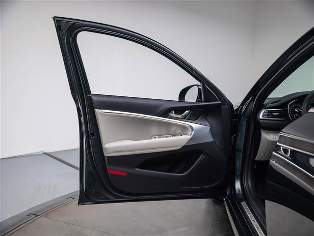 Used 2023 Genesis G70 2.0T RWD image 28