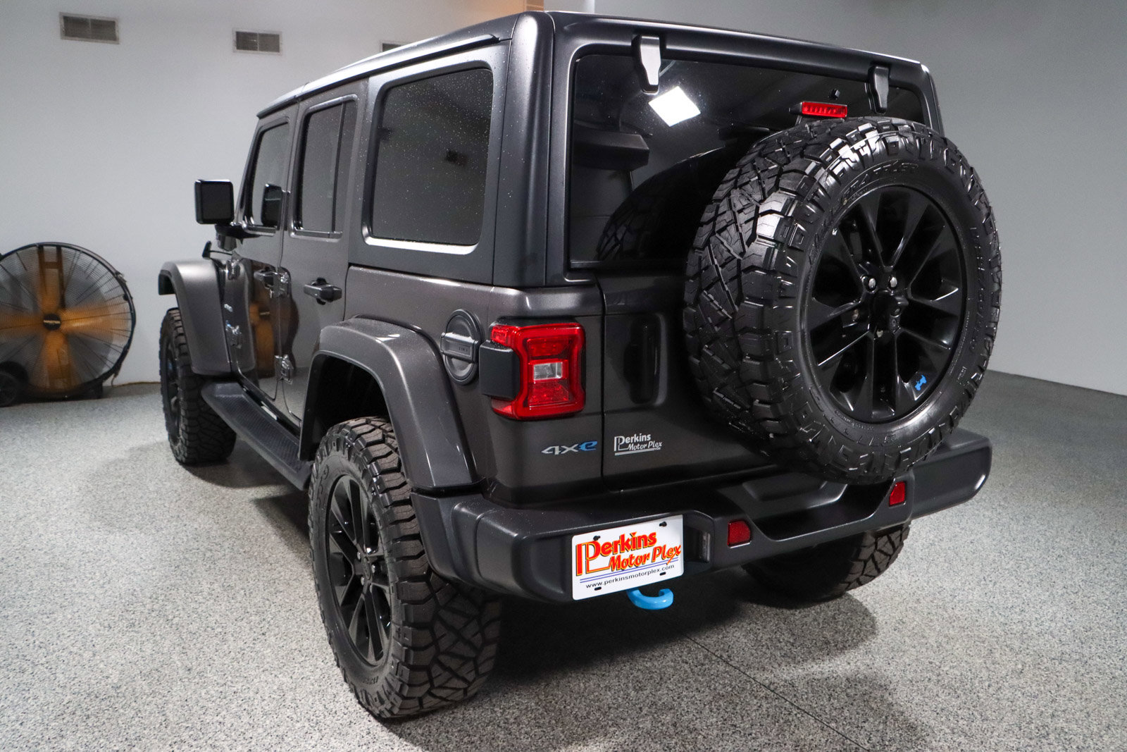 Used 2023 Jeep Wrangler Unlimited Sahara w/ Cold Weather Group AWD/4WD image 10
