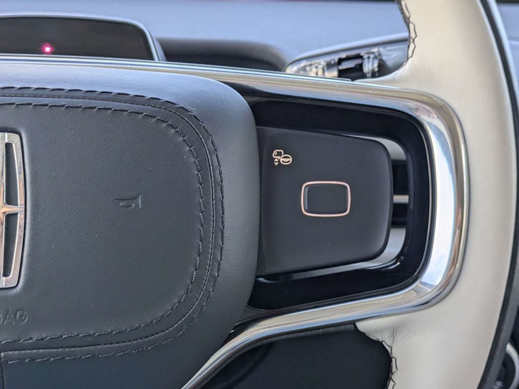 Certified 2026 Lincoln Navigator Reserve AWD/4WD image 30