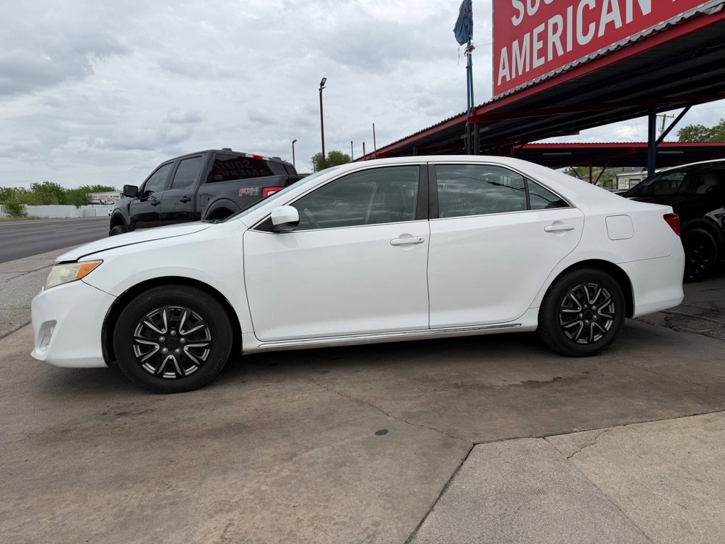 Used 2014 Toyota Camry LE image 15