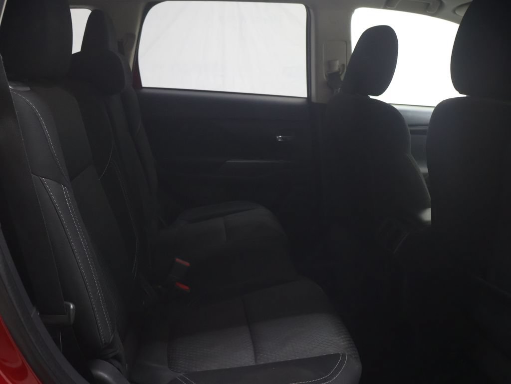 Used 2020 Mitsubishi Outlander ES FWD image 12