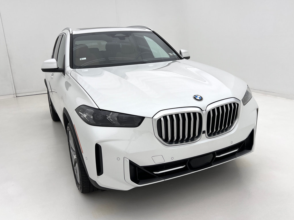 Certified 2024 BMW X5 xDrive40i w/ Parking Assistance Package AWD/4WD image 3