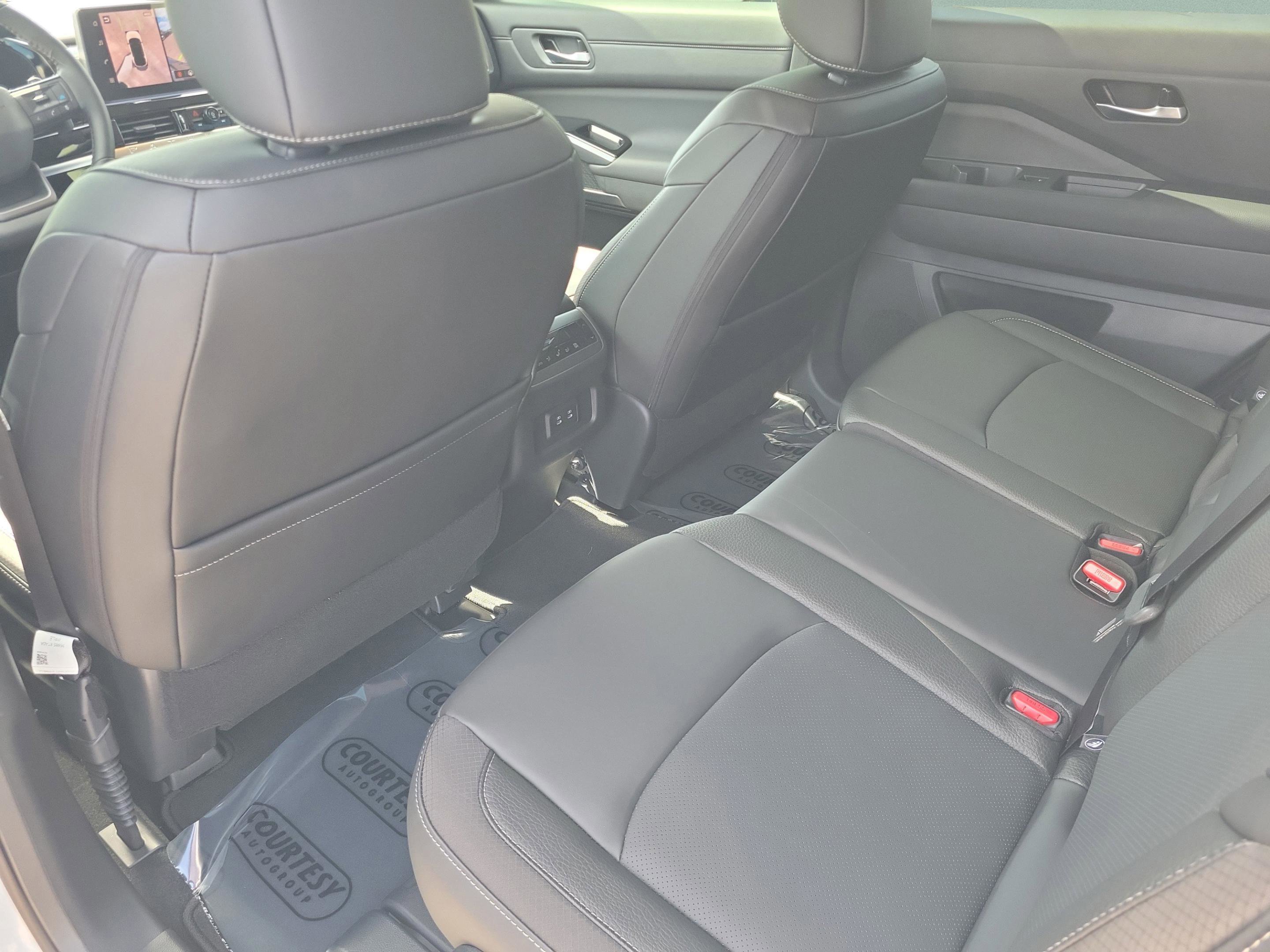 New 2026 Nissan Pathfinder SL FWD image 31