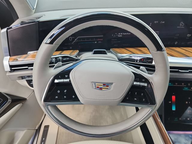 Used 2025 Cadillac Escalade ESV Sport Platinum AWD/4WD image 13