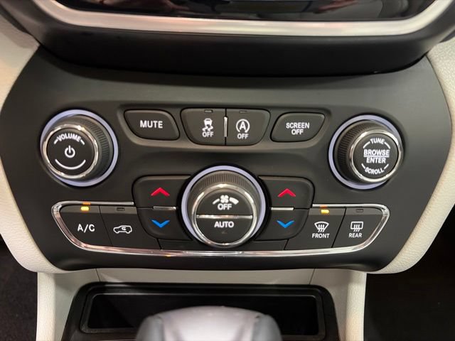 Used 2021 Jeep Cherokee Limited AWD/4WD image 10