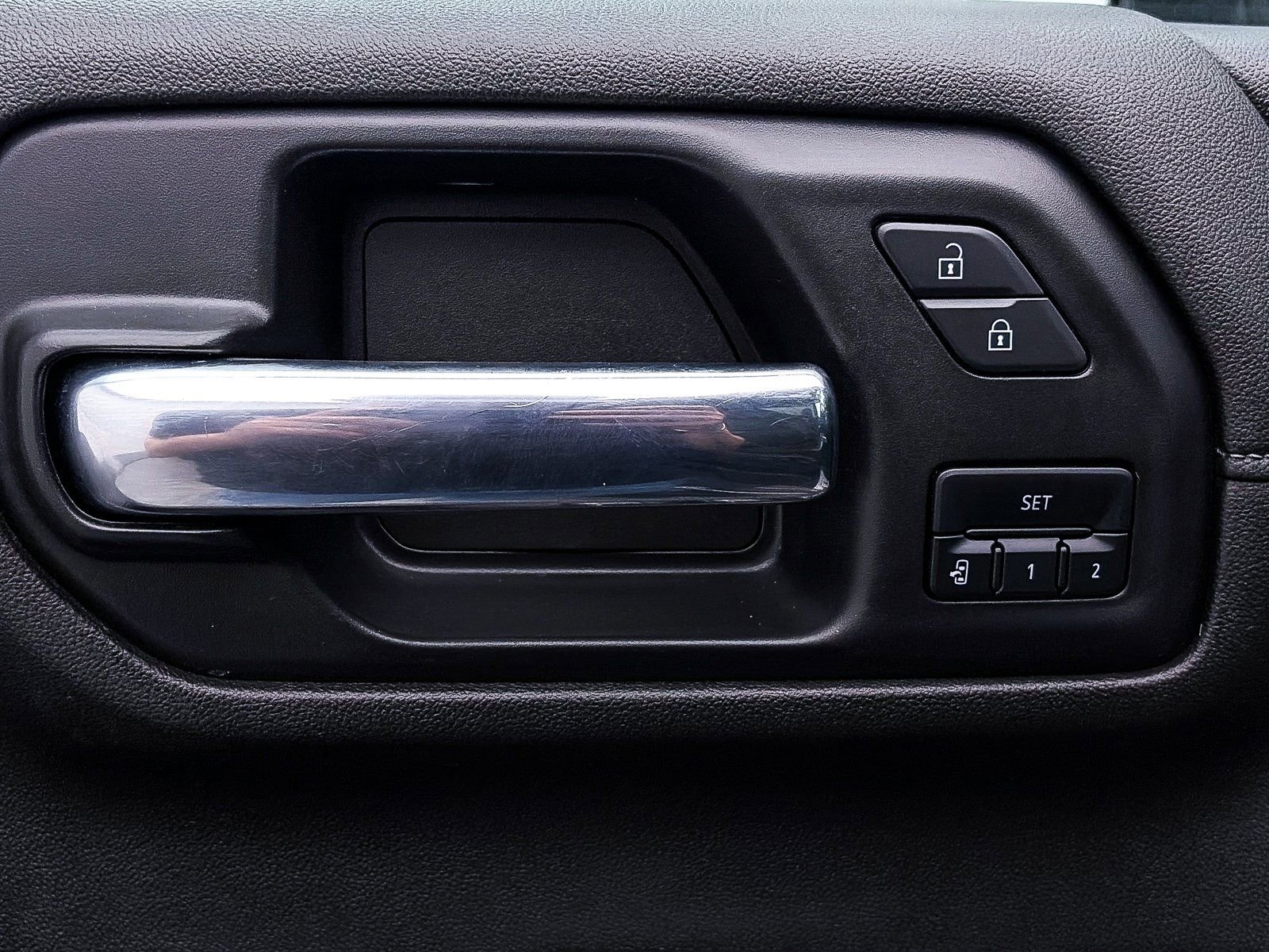 Used 2022 GMC Sierra 3500 Denali w/ Denali Ultimate Package image 34