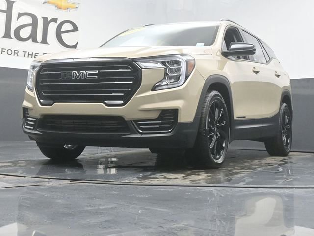Used 2023 GMC Terrain SLE w/ Driver Convenience Package image 4