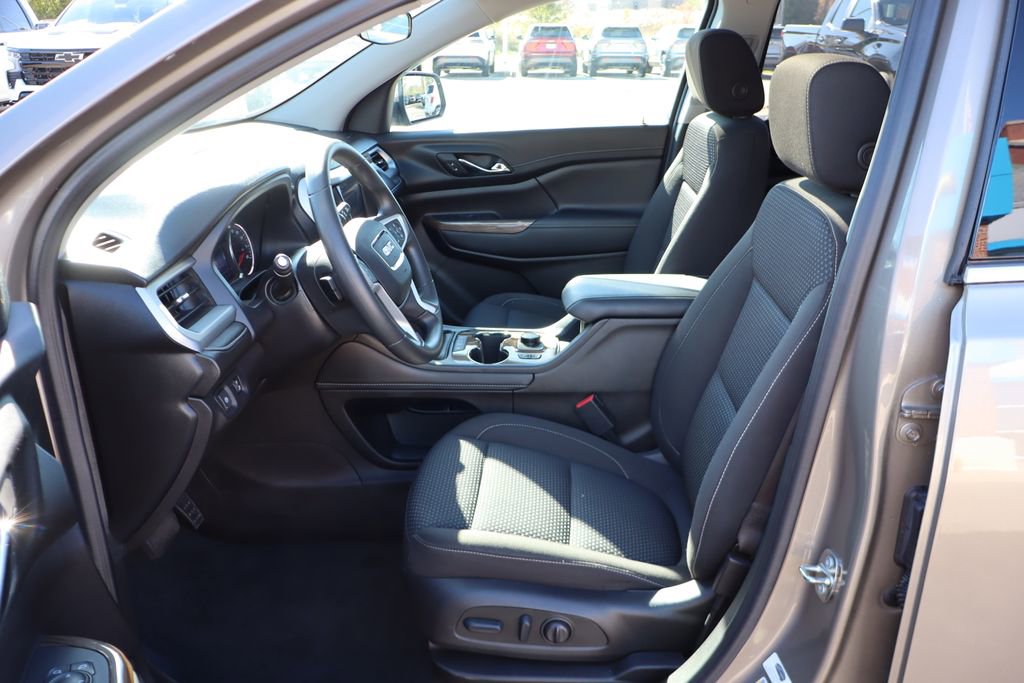 Used 2023 GMC Acadia SLE w/ Driver Convenience Package image 11