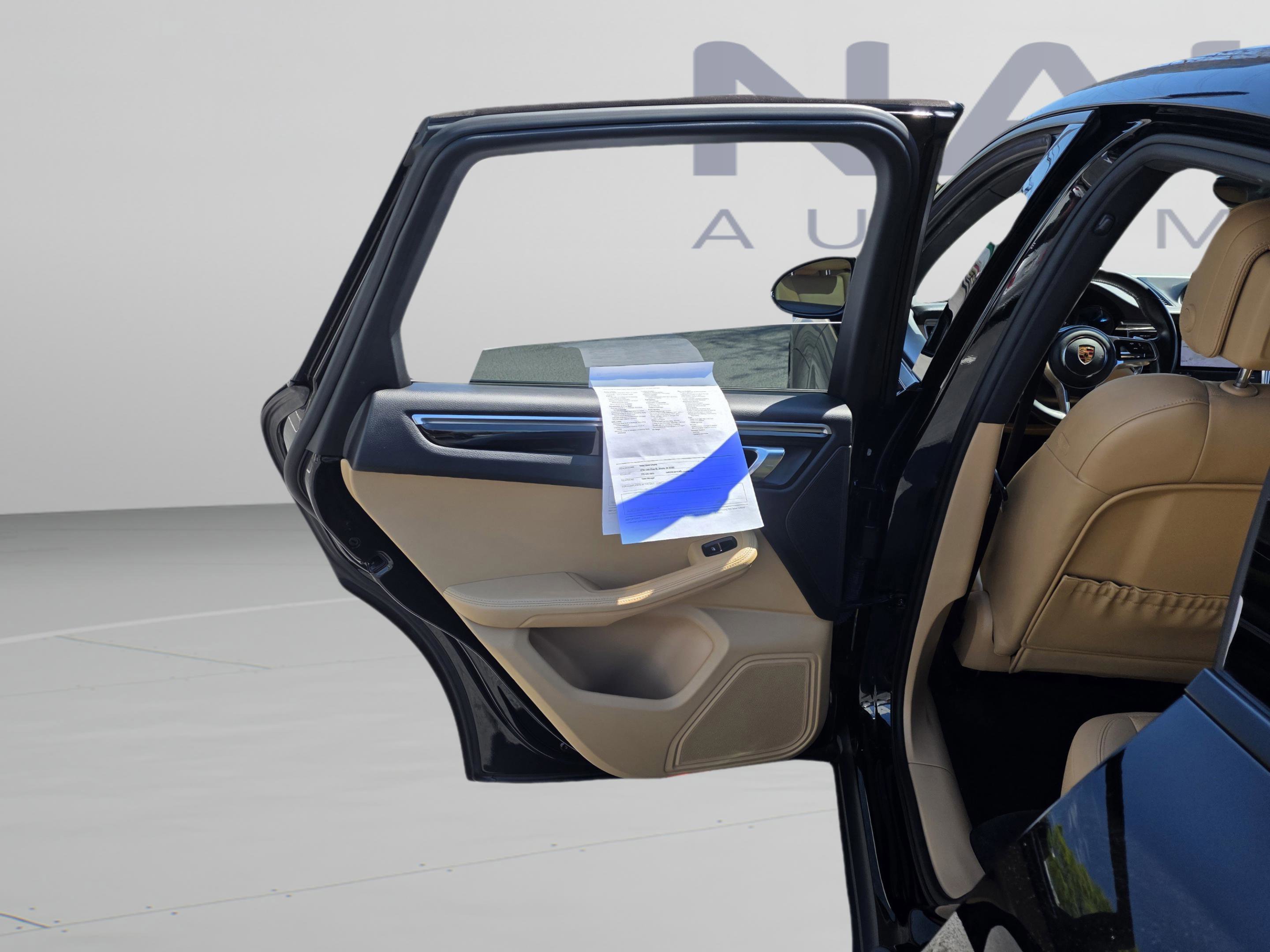 Used 2018 Porsche Macan image 24