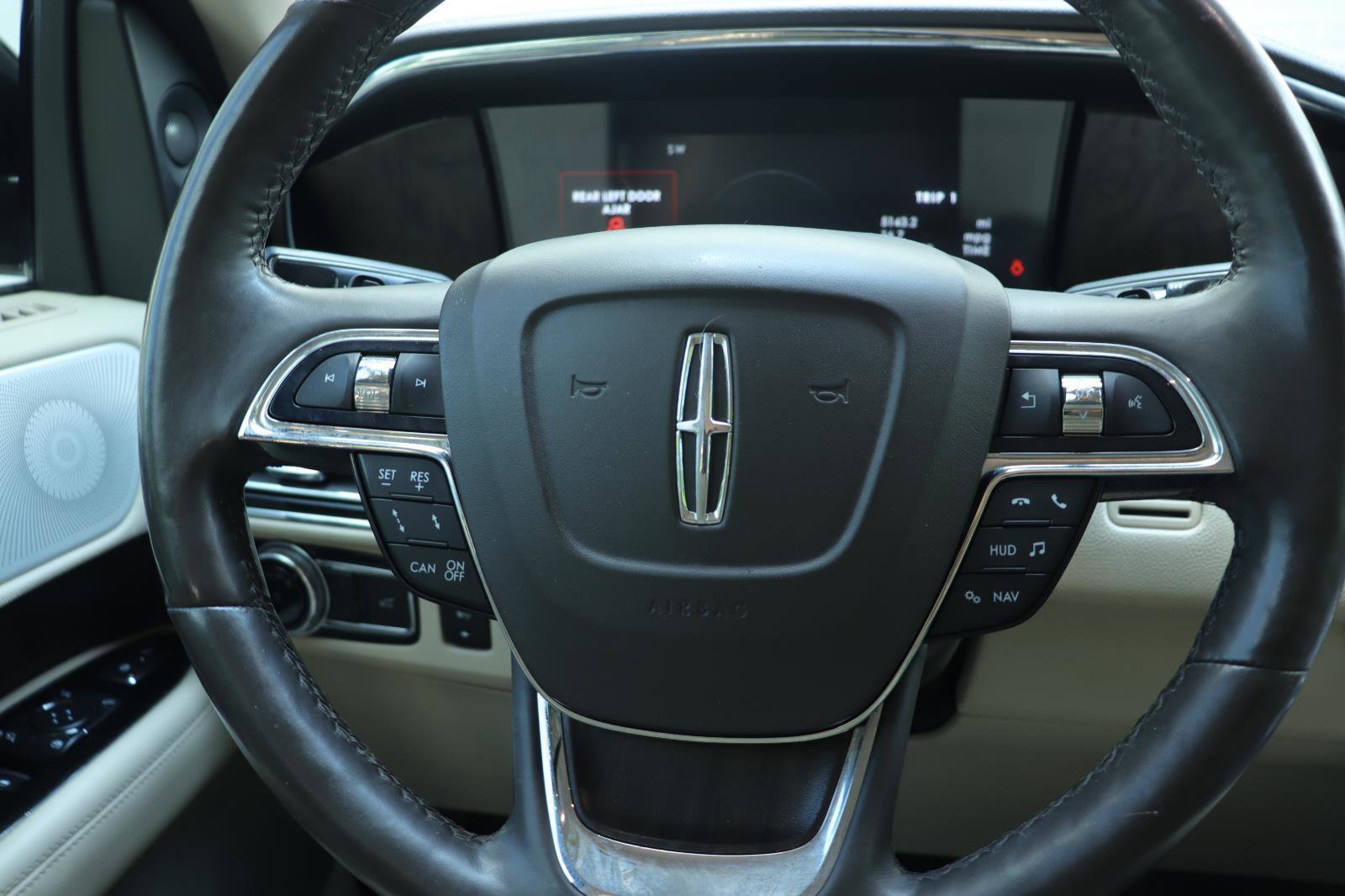 Used 2020 Lincoln Navigator Reserve w/ Luxury Package image 28