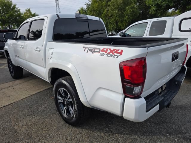 Used 2019 Toyota Tacoma TRD Sport AWD/4WD image 3