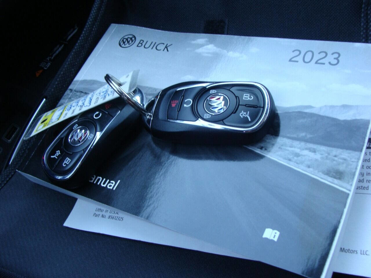 Used 2023 Buick Enclave Essence w/ Experience Buick Package image 11