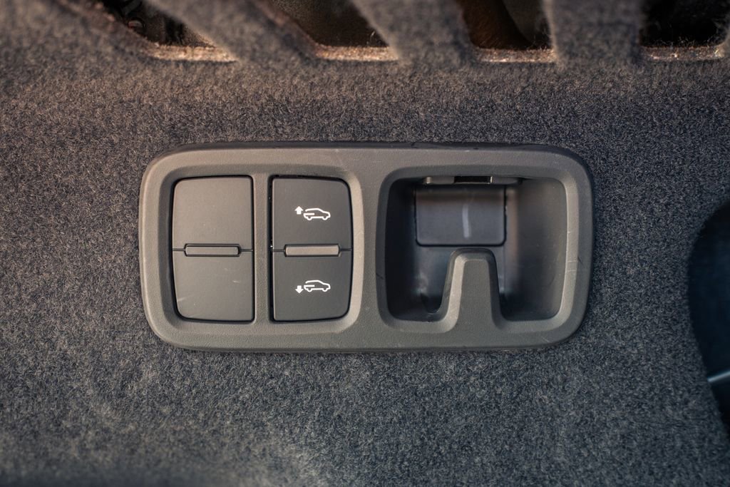 Used 2025 Audi Q8 Prestige image 48