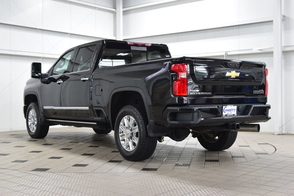 Used 2024 Chevrolet Silverado 2500 High Country w/ Technology Package AWD/4WD image 6